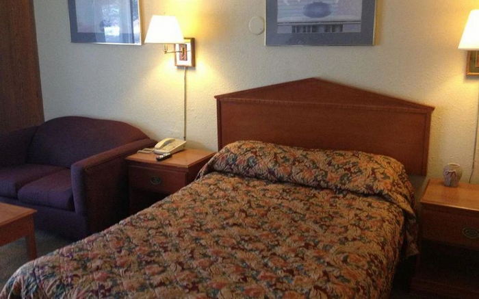 Woodbridge Inn & Suites (TraveLodge) - From Web Listing